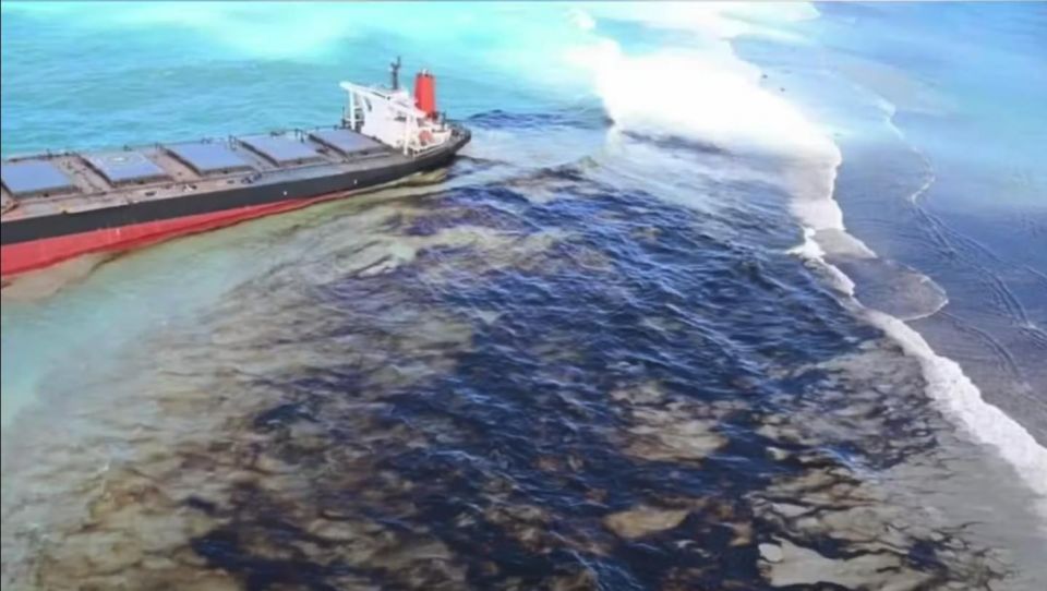 Mauritius, Oil Spills, Grounded Bulk Carrier, Japan's Nagashiki Shipping, dugout fuel, China to Brazil, world news, global news, oil and diesel Mauritius, Oil Spills, Grounded Bulk Carrier, Japan's Nagashiki Shipping, dugout fuel, China to Brazil, world news, global news, oil and diesel